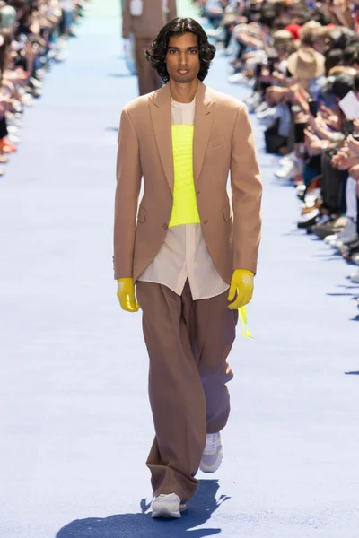 Look 19